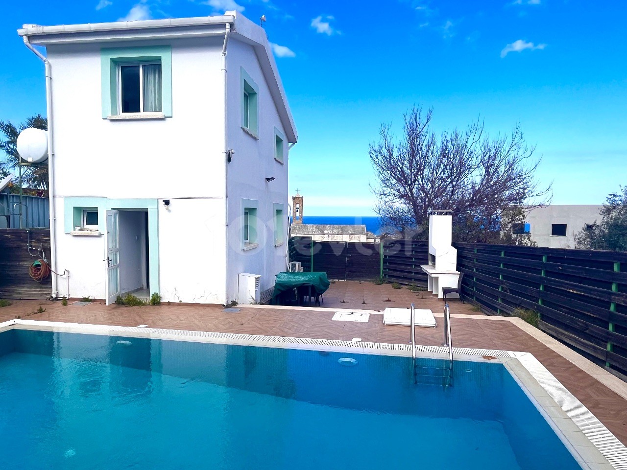 GIRNE LAPTA , 2 VILLAS 1 VILLA FIYATINA , DENIZ VE DAG MANZARALI , KACIRILMAZ FIRSAT , 4+1 VE 1+1 , OZEL HAVUZ  