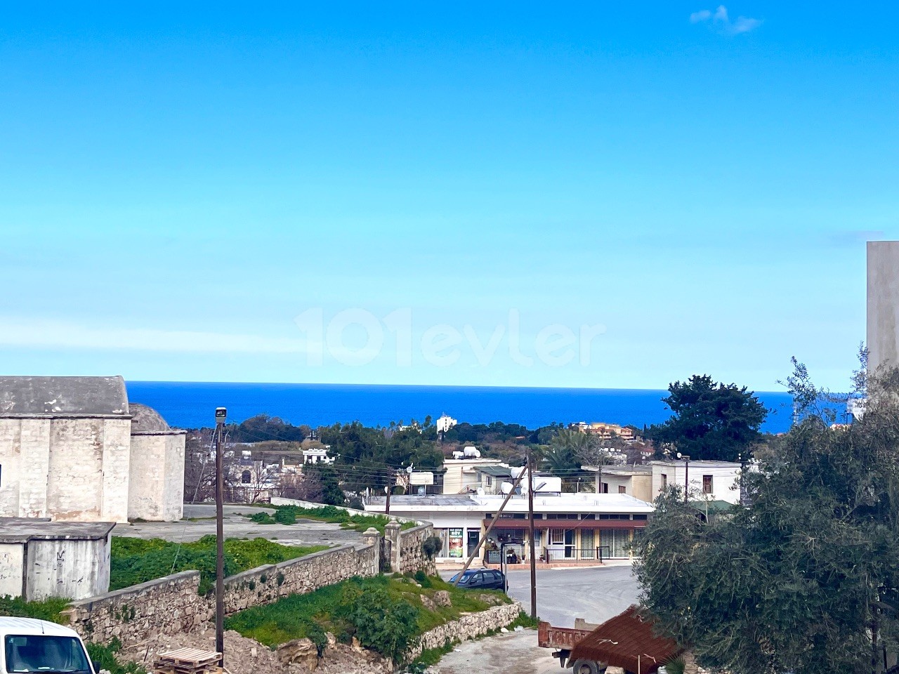 KYRENIA LAPTA , 2 VILLAS FOR THE PRICE OF 1 , 185000 GBP !!!!!AMAZING  SEA AND MOUNTAIN VIEWS  4+1 AND 1+1