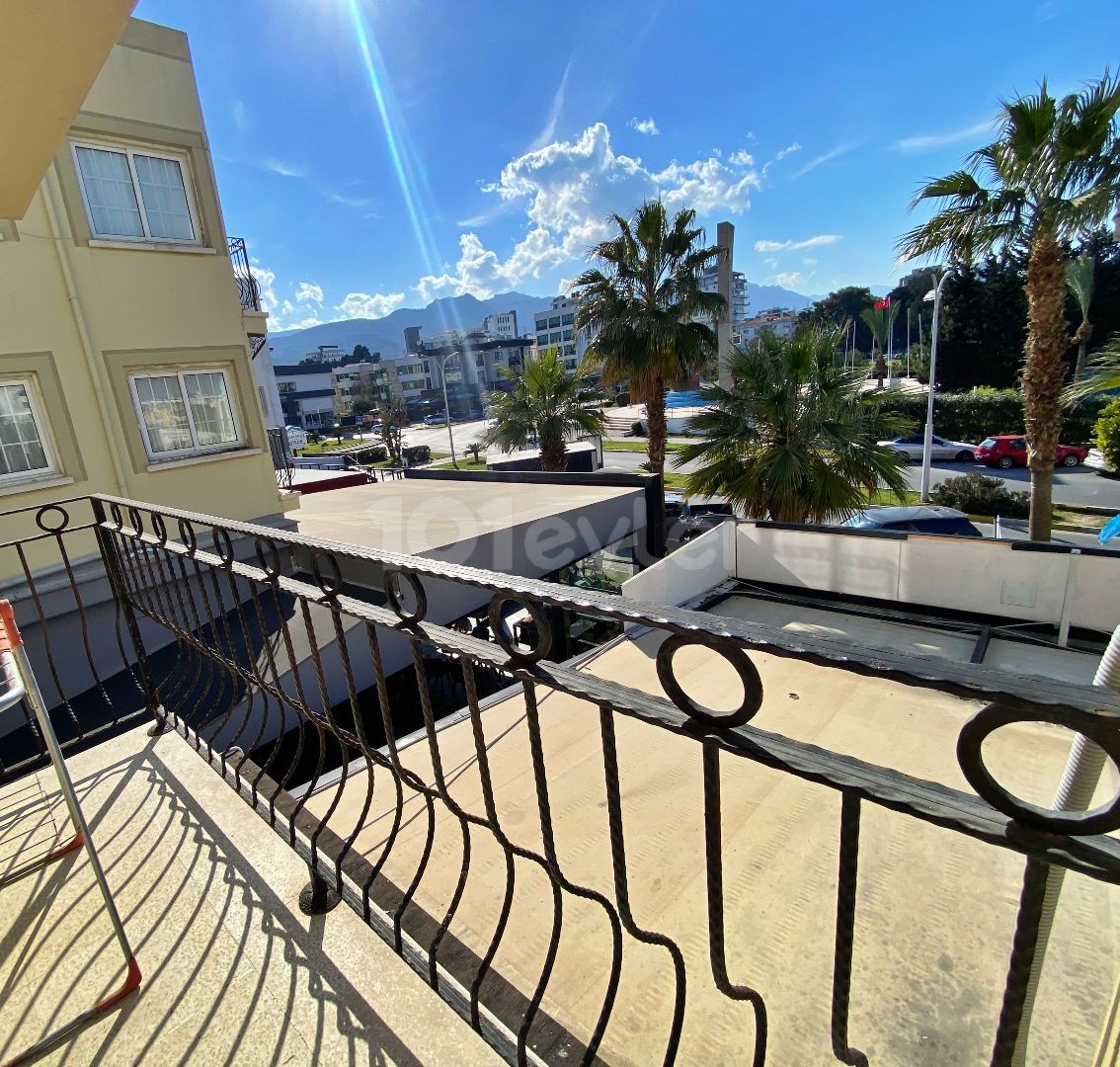 INVESTMENT OPPORTUNITY !!! 1+1 FLAT WITH HIGH RENTAL INCOME IN KYRENIA YENİ LİMAN REGION ALONG THE MAIN STREET