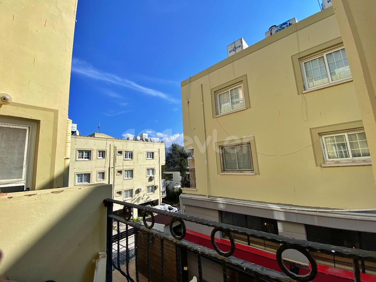 INVESTMENT OPPORTUNITY !!! 1+1 FLAT WITH HIGH RENTAL INCOME IN KYRENIA YENİ LİMAN REGION ALONG THE MAIN STREET