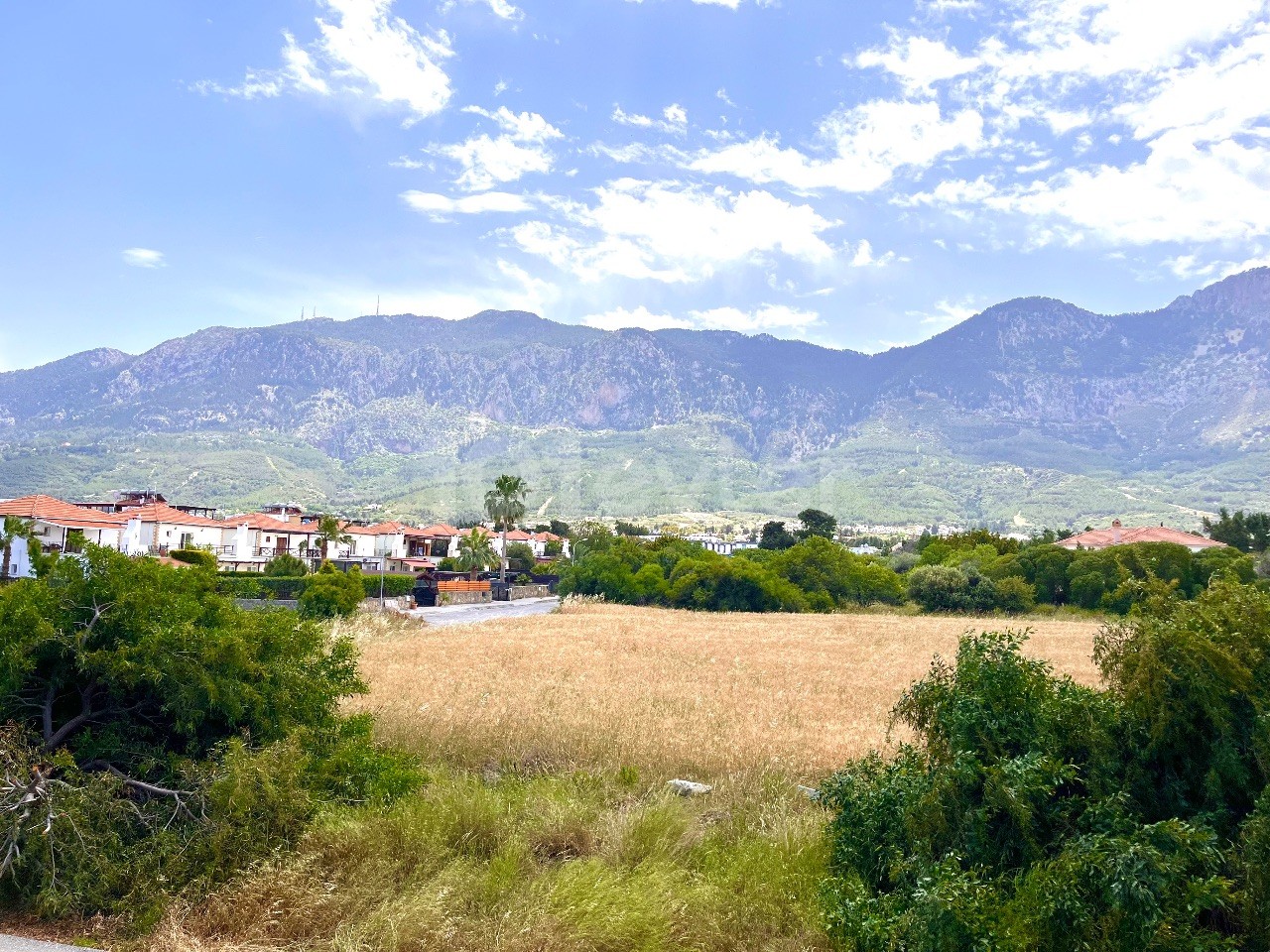 GIRNE LAPTA، پنت هاوس مدرن 1+1 GENIS، منظره دریا و کوه، تراس، بالکن، تهویه مطبوع، کالاهای سفید