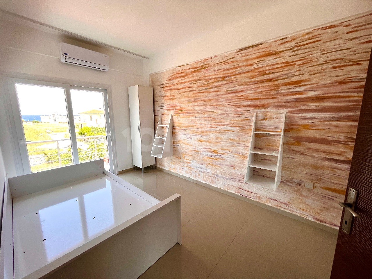 GIRNE LAPTADA DENİZE YÜRÜME MESAFESİNDE SATILIK MODERN 1+1 GENIS PENTHOUSE DAIRE!!! KAÇIRILMAZ FIRSAT!!! SADECE £54.000 GBP!!! YÜKSEK KİRA GETİRİ POTANSİYELİ SAĞLAYAN YATIRIM!!!