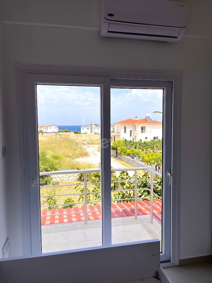 GIRNE LAPTADA DENİZE YÜRÜME MESAFESİNDE SATILIK MODERN 1+1 GENIS PENTHOUSE DAIRE!!! KAÇIRILMAZ FIRSAT!!! SADECE £54.000 GBP!!! YÜKSEK KİRA GETİRİ POTANSİYELİ SAĞLAYAN YATIRIM!!!