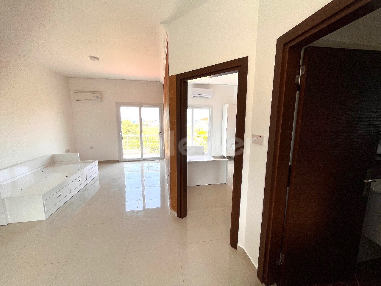 GIRNE LAPTADA DENİZE YÜRÜME MESAFESİNDE SATILIK MODERN 1+1 GENIS PENTHOUSE DAIRE!!! KAÇIRILMAZ FIRSAT!!! SADECE £54.000 GBP!!! YÜKSEK KİRA GETİRİ POTANSİYELİ SAĞLAYAN YATIRIM!!!