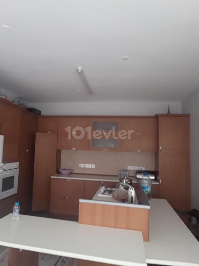 Möblierte 3+1-Wohnung mit Kamin zu vermieten in der Nusmar-Region Ober-Kyrenien