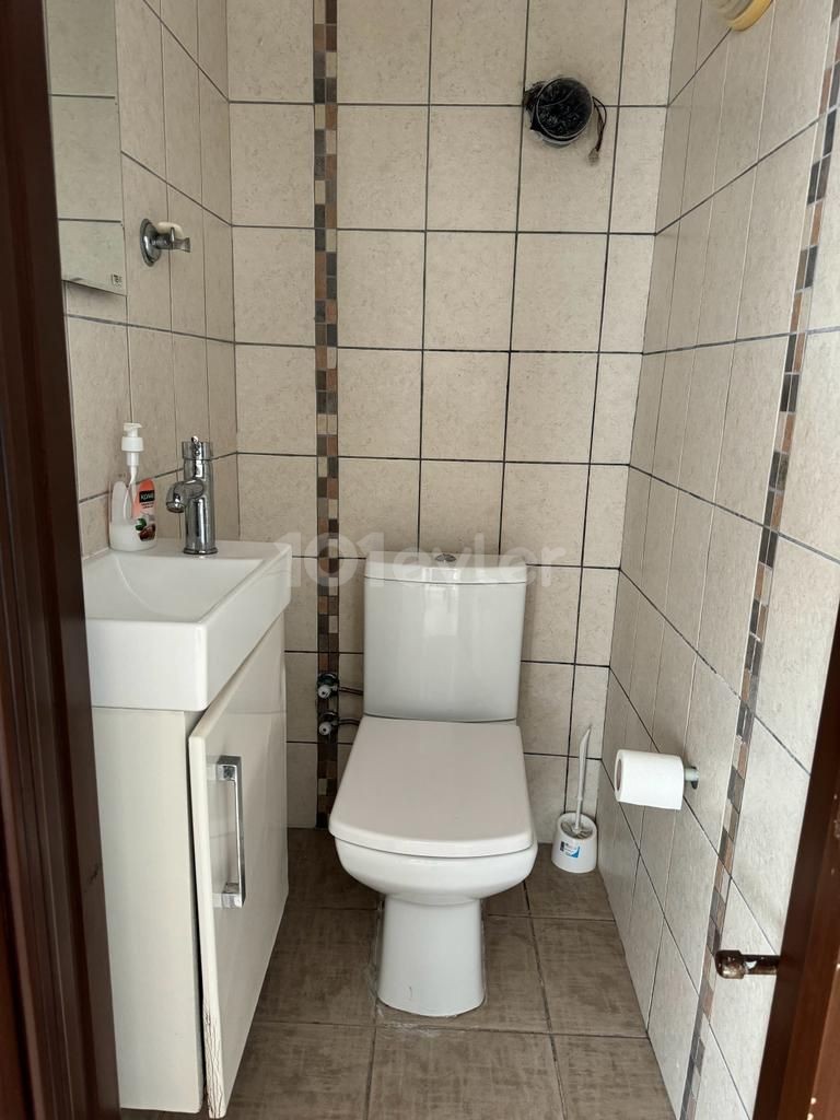 Girne Merkez'de Kiralık Eşyalı Şömineli 3+1 Daire