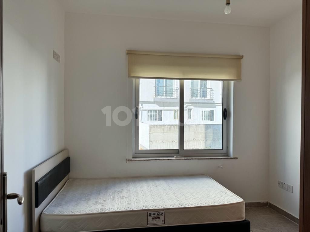 Girne Merkez'de Kiralık Eşyalı Şömineli 3+1 Daire