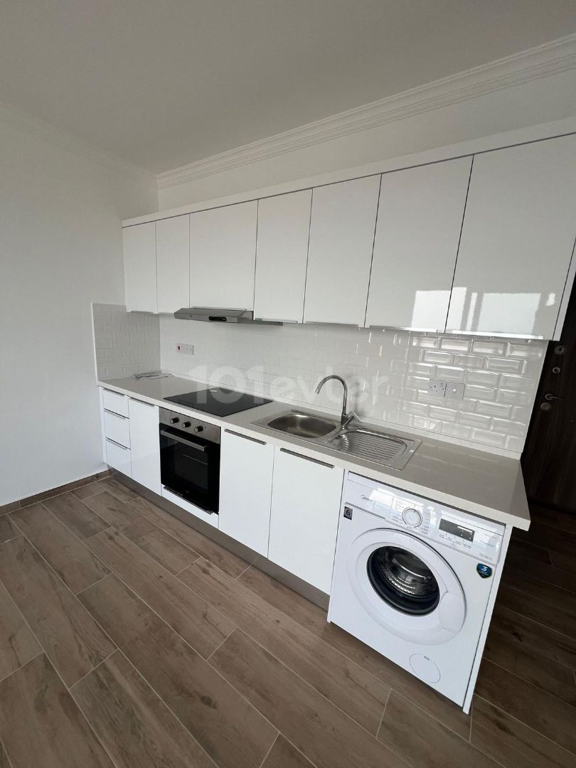 Bestes Angebot! Komplett neues Studio-Apartment mit freiem Meerblick.