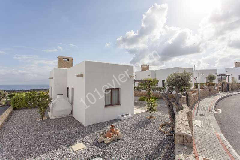 GIRNE-ALAGADI ,DENIZE 200M ,  VILLA VEYA BUNGALOW SECENEKLI, 3+1  MUSTAKIL , HAVUZLU    TEL : 0542 867 1000