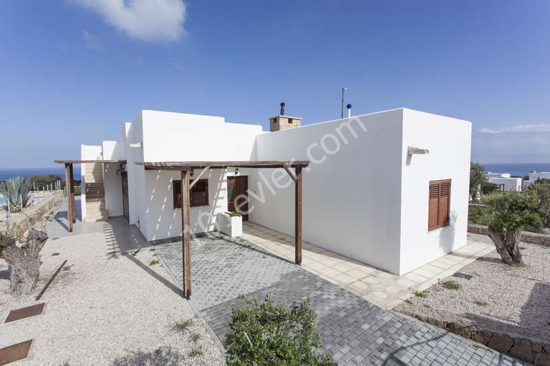 GIRNE-ALAGADI ,DENIZE 200M ,  VILLA VEYA BUNGALOW SECENEKLI, 3+1  MUSTAKIL , HAVUZLU    TEL : 0542 867 1000