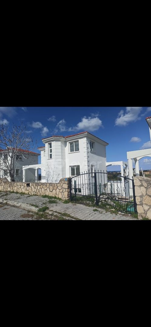 Şok fiyata 6+2 villa , Karşıyaka'da