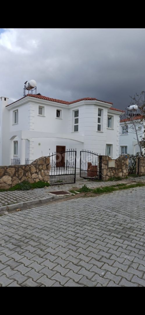 Şok fiyata 6+2 villa , Karşıyaka'da