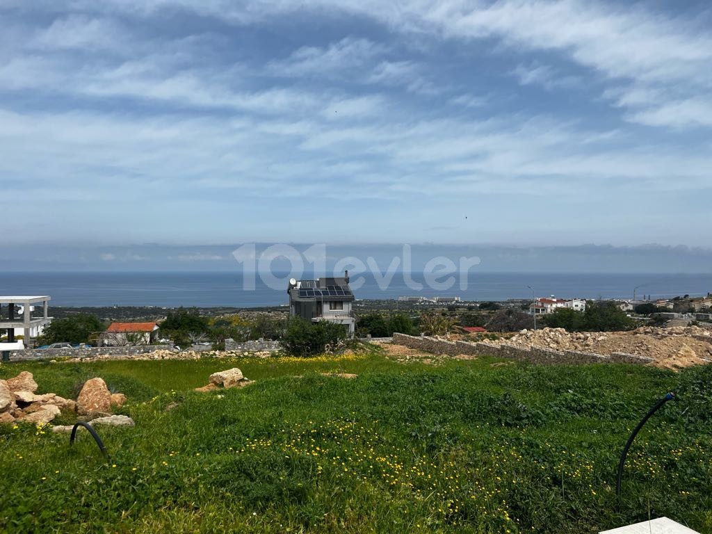 OFFENES GRUNDSTÜCK ZUM VERKAUF MIT HERRLICHEM MEER-UND BERGBLICK IN KYRENIA ARAPKÖY ** 