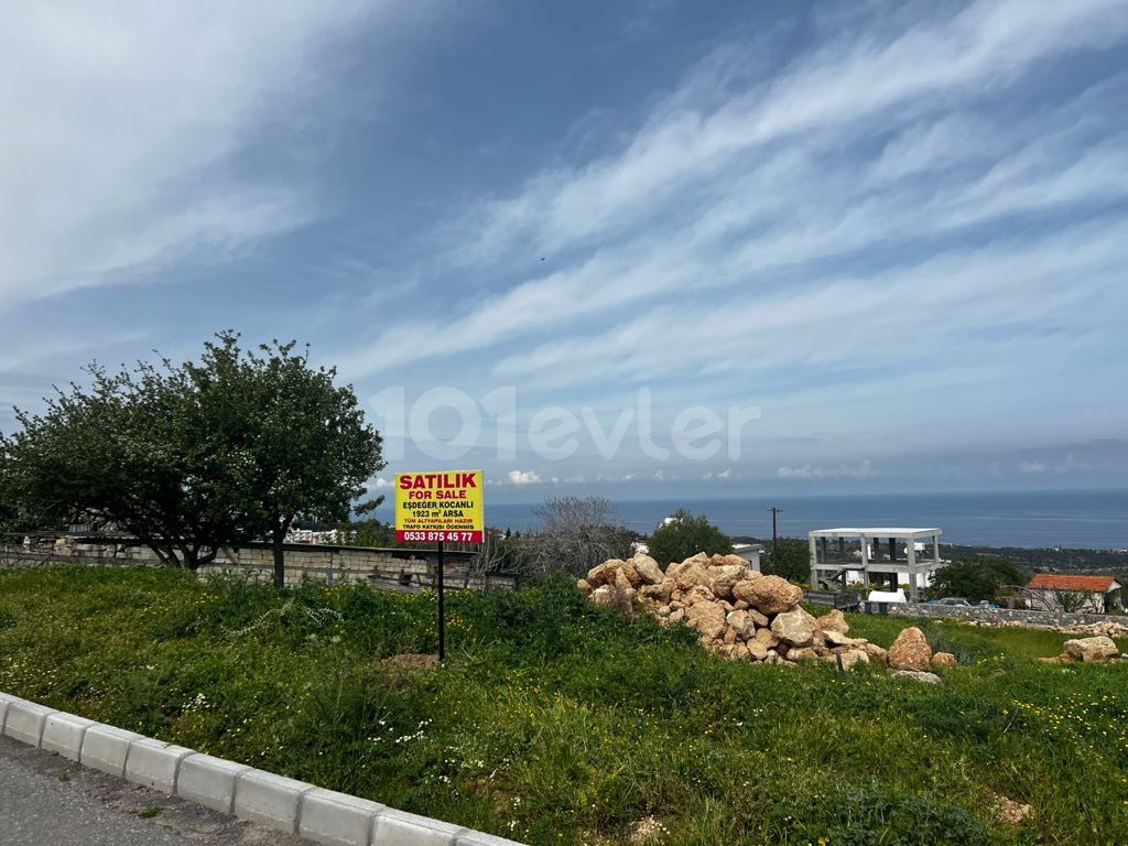 OFFENES GRUNDSTÜCK ZUM VERKAUF MIT HERRLICHEM MEER-UND BERGBLICK IN KYRENIA ARAPKÖY ** 