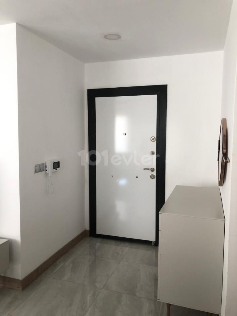 2-BEDROOM FLAT IN A WELL-KEEPED COMPLEX IN KYRENIA CENTER