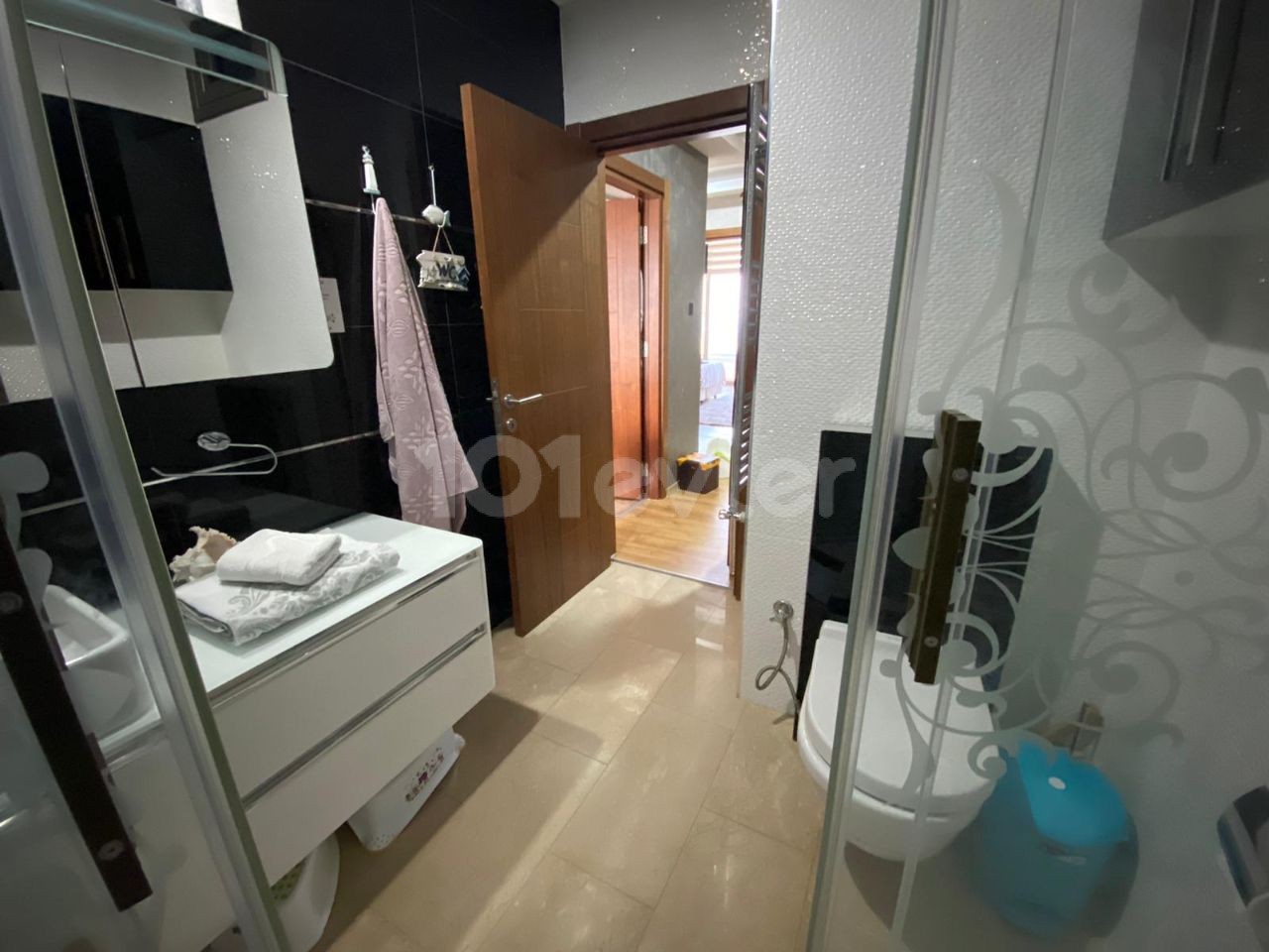 Girne Merkez de Kiralık 3+1 Jakuzili,Kalorifer Sistemli,Deniz ve Dağ Manzaralı Penthouse