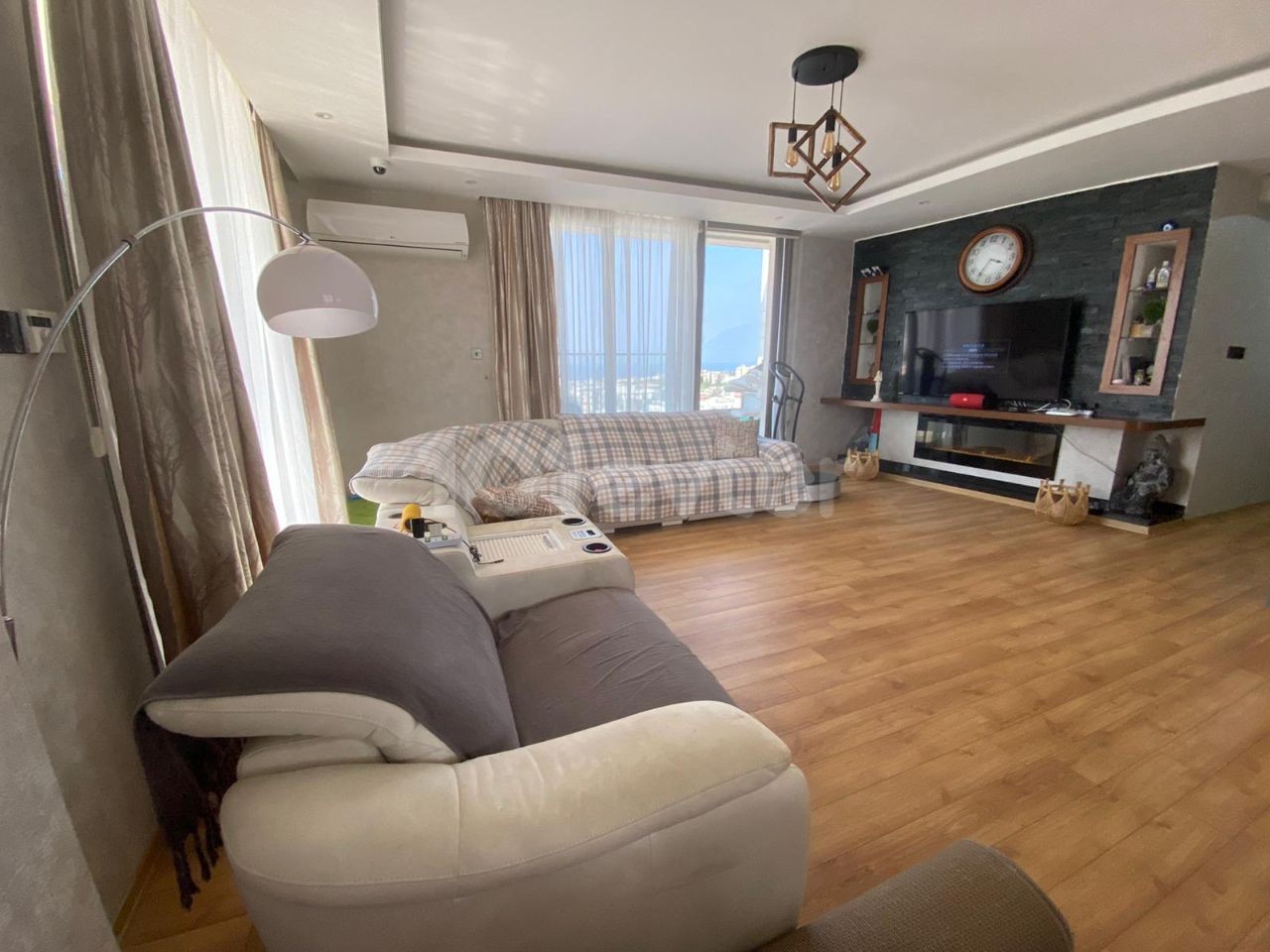 Zu vermieten in Kyrenia Centre 3+1 Penthouse mit Jacuzzi, Zentralheizung, Meer- und Bergblick