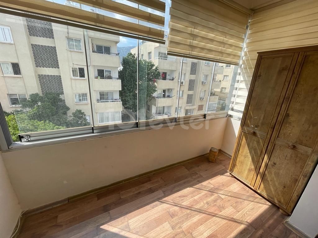 Girne Merkez de Gloria Jeans Arkası Kiralık 3+1 Full Eşyalı Daire