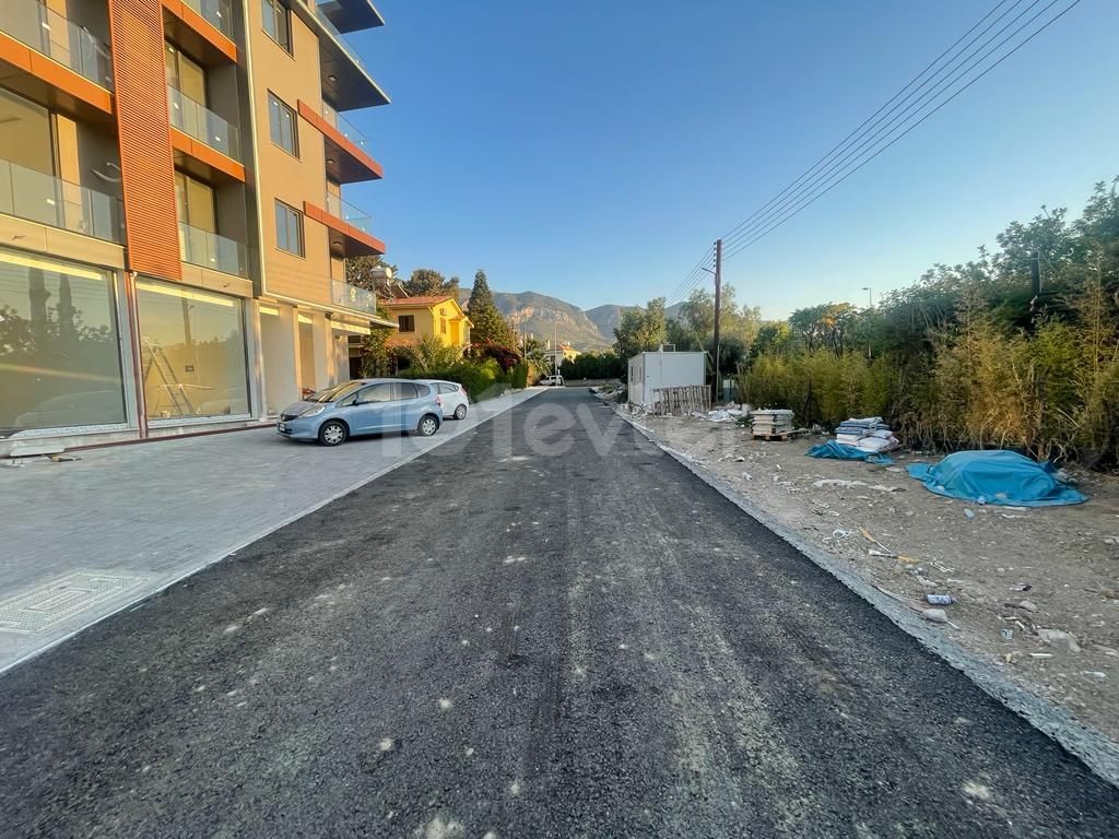 Neuer Laden zum Verkauf mit Generator, geschlossener Parkplatz in der Nähe von Bellapais Lights im Girne Center