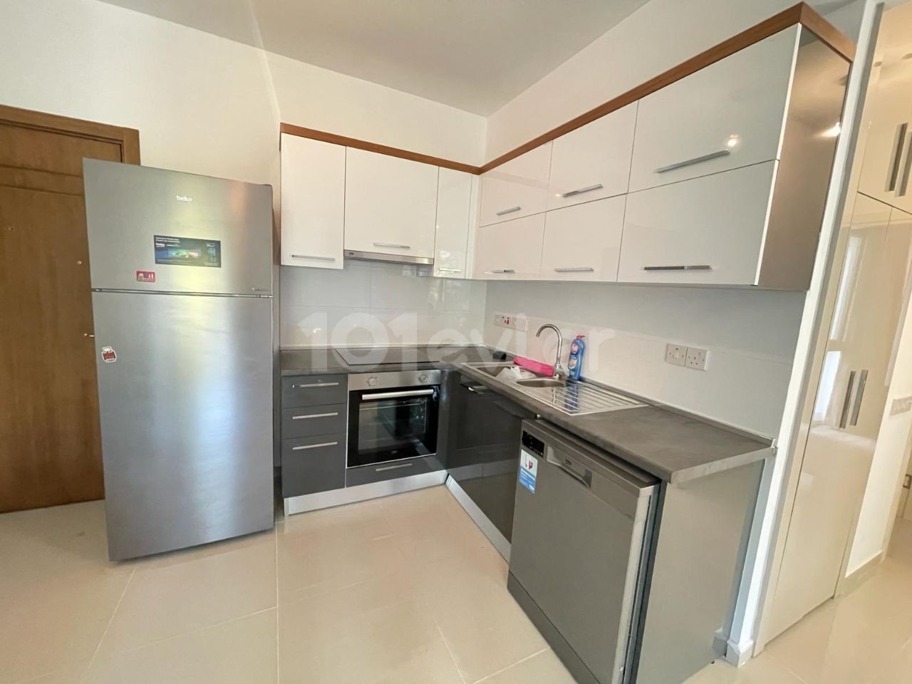 2+1 Flat with Commercial Permit for Rent in Kyrenia Center