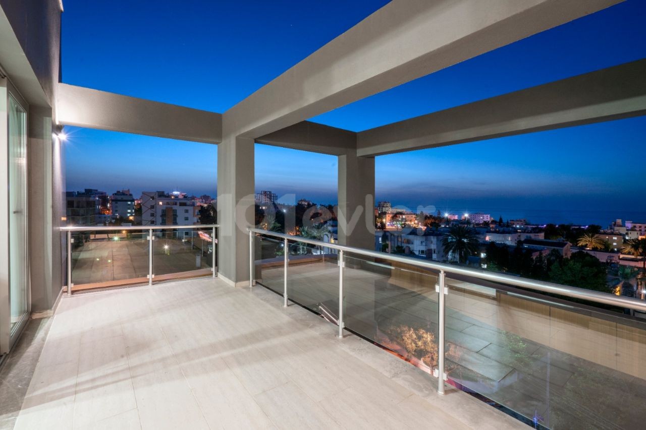 2+1 Penthouse zur Miete mit Meerblick im Zentrum von Kyrenia