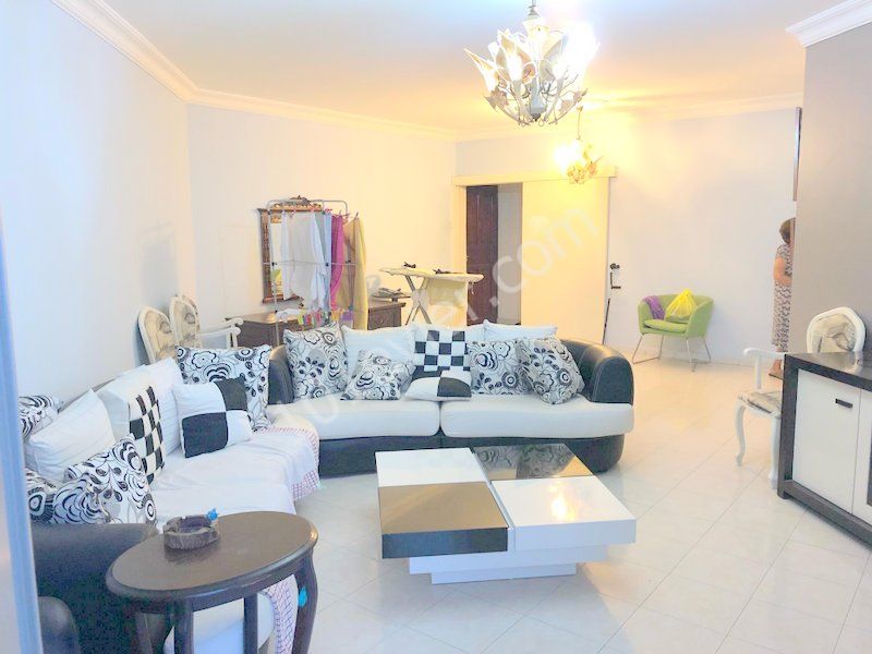 Flat For Sale in Türk Mahallesi, Kyrenia