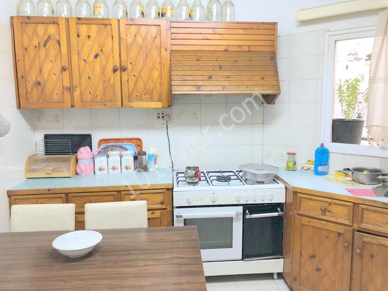 Flat For Sale in Türk Mahallesi, Kyrenia