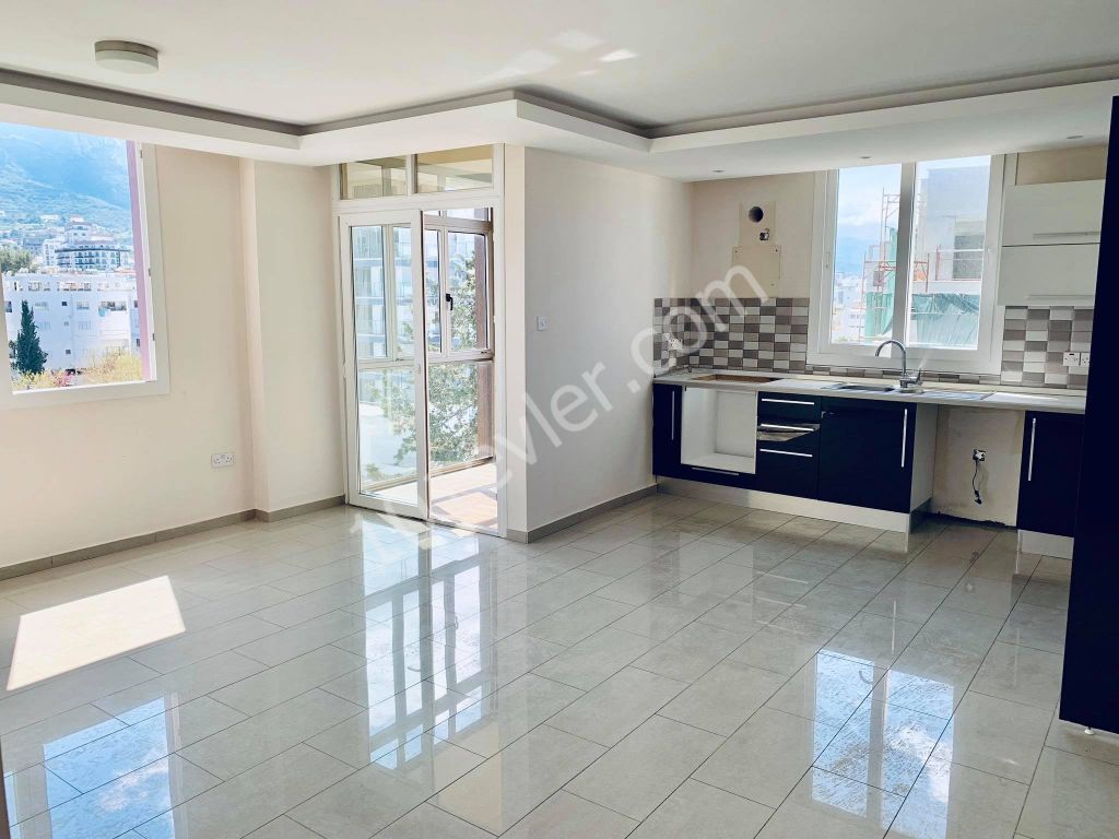 Flat To Rent in Girne Merkez, Kyrenia