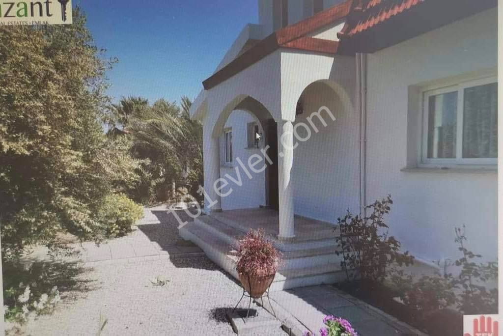 Detached House For Sale in Karşıyaka, Kyrenia