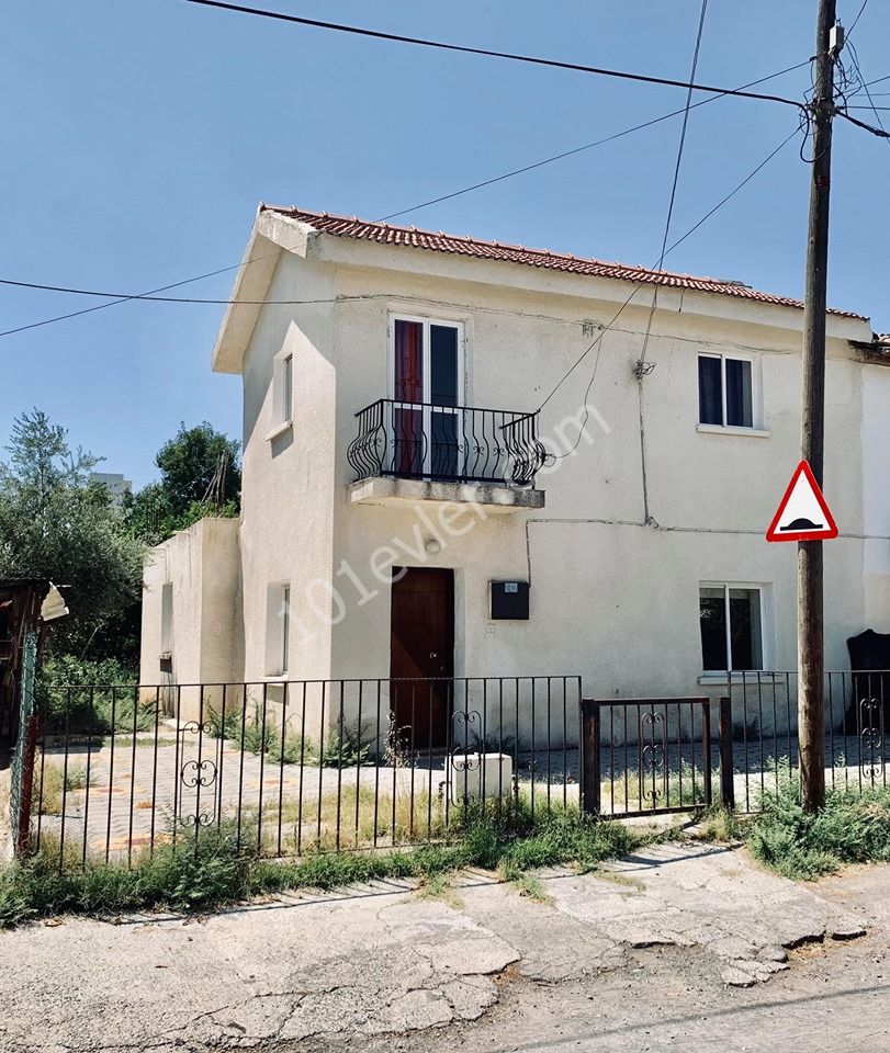 Detached House For Sale in Küçük Kaymaklı, Nicosia