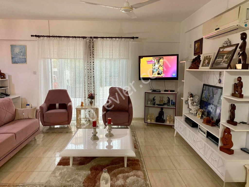 Villa For Sale in Küçük Kaymaklı, Nicosia