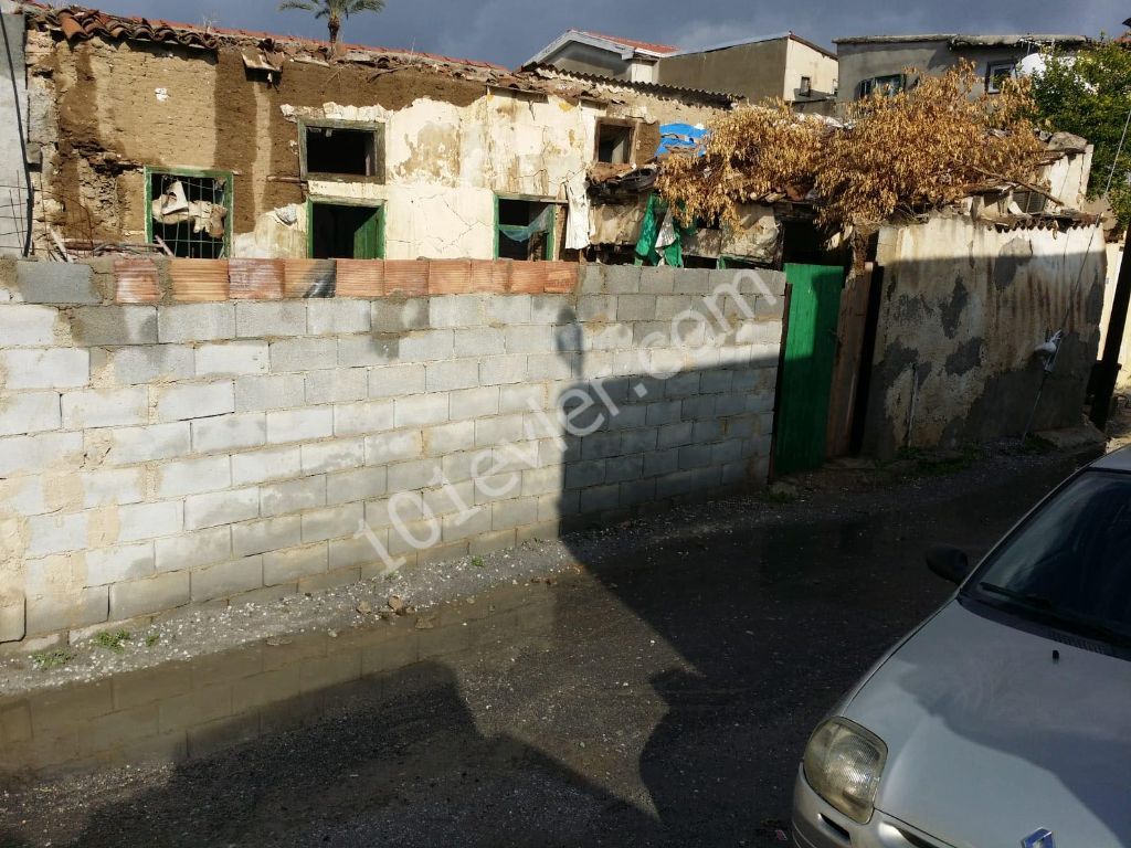 Detached House For Sale in Lefkoşa Surlariçi, Nicosia