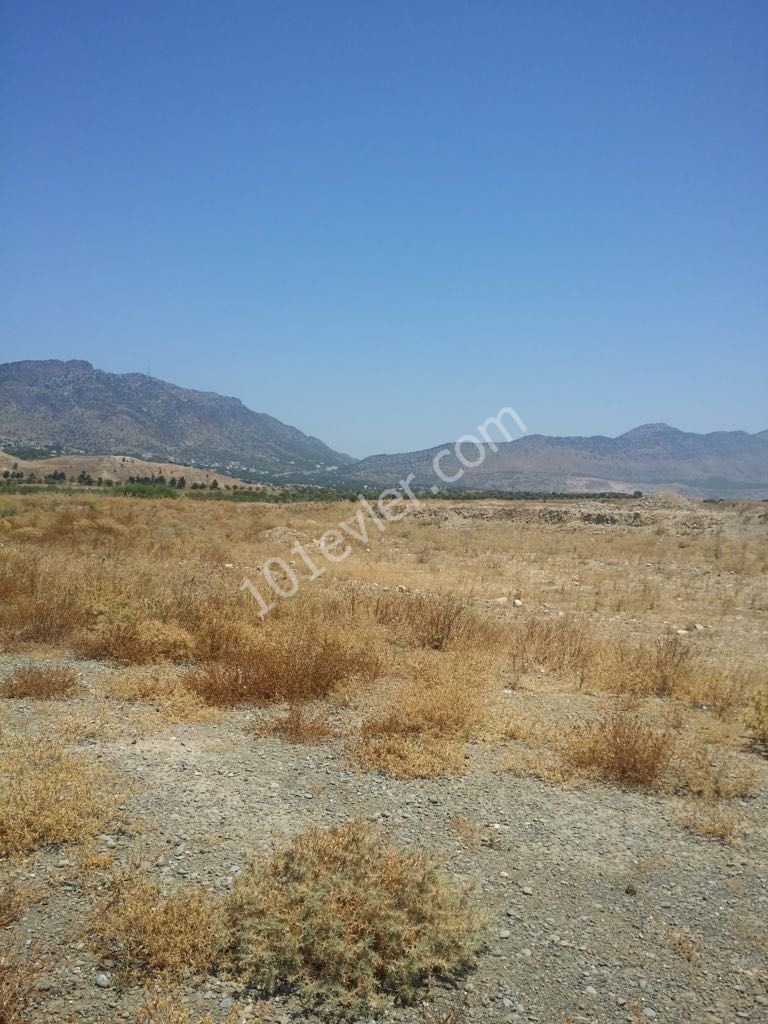 Residential Zoned Plot For Sale in Beşparmak, Kyrenia