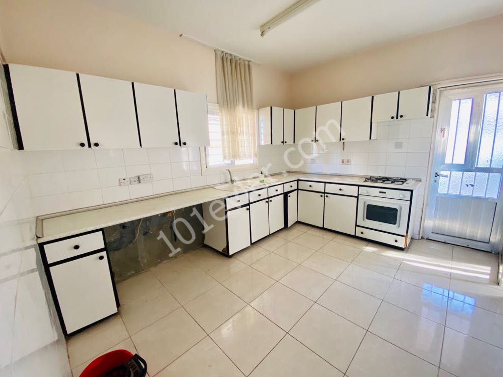 Detached House To Rent in Taşkınköy, Nicosia