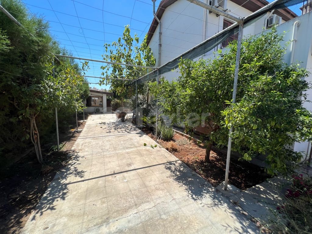 Detached house for sale in Taşkinköy ** 