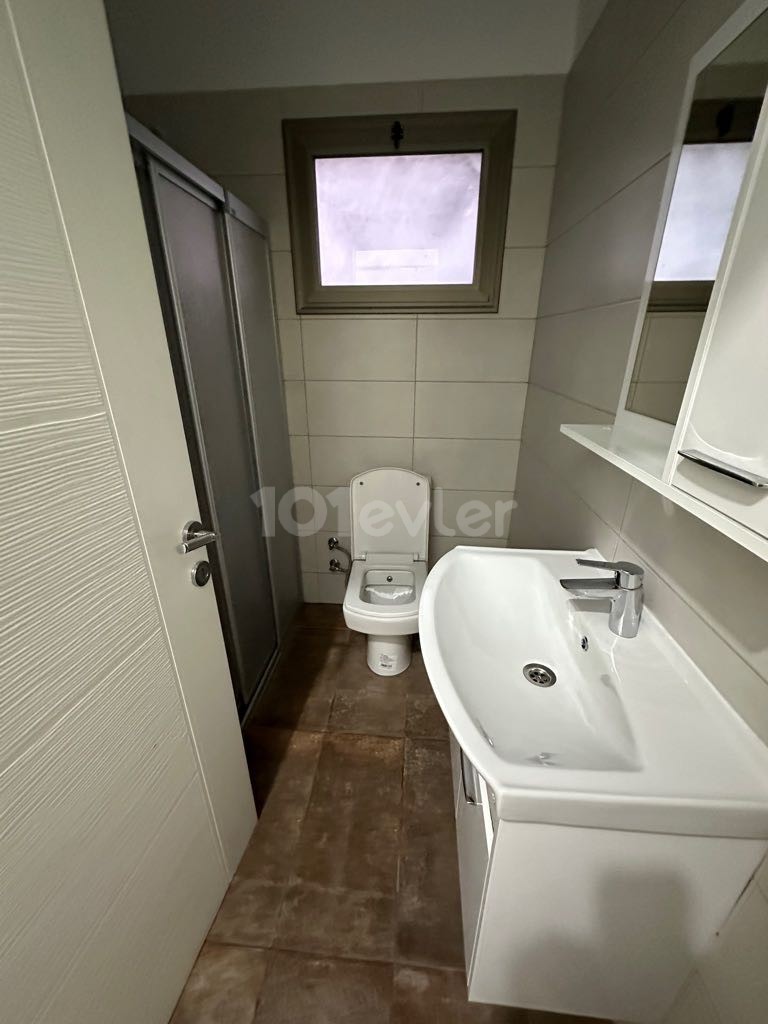 Öğrenciye Ortaköyde concord hotel karşısı zemin kat kiralık 