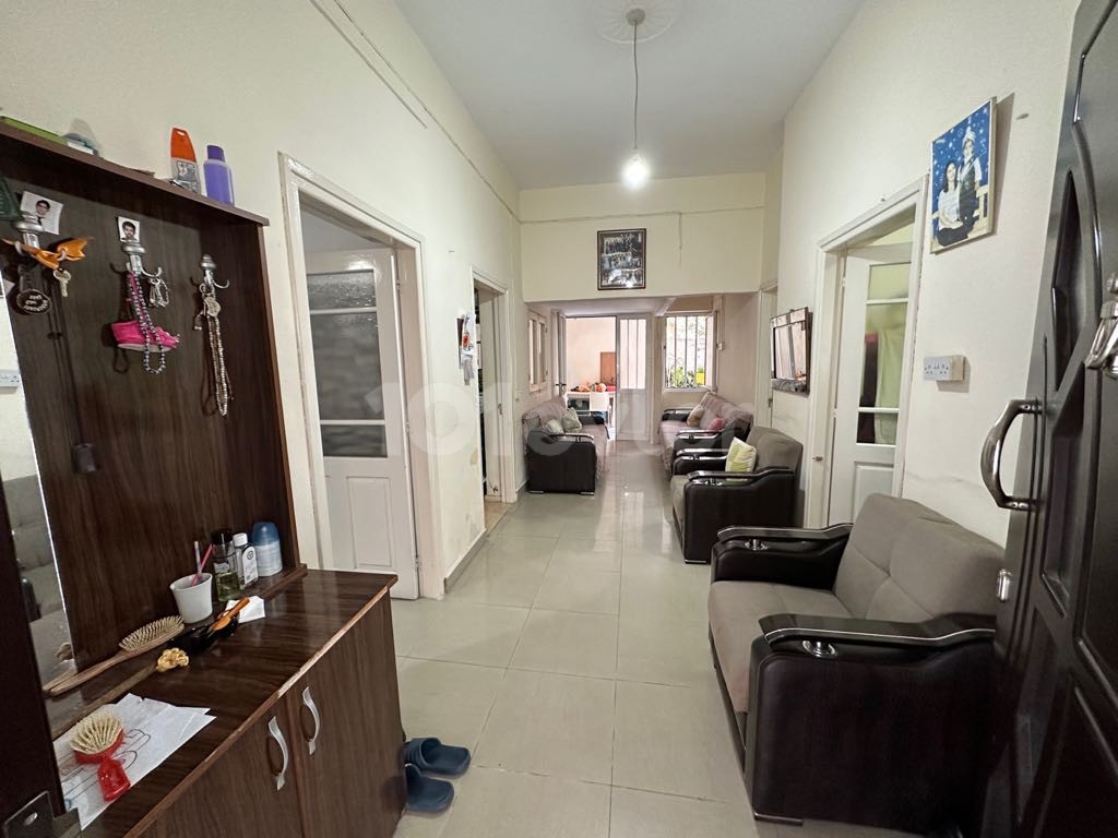 House with garden for sale in Nicosia Yenicamide