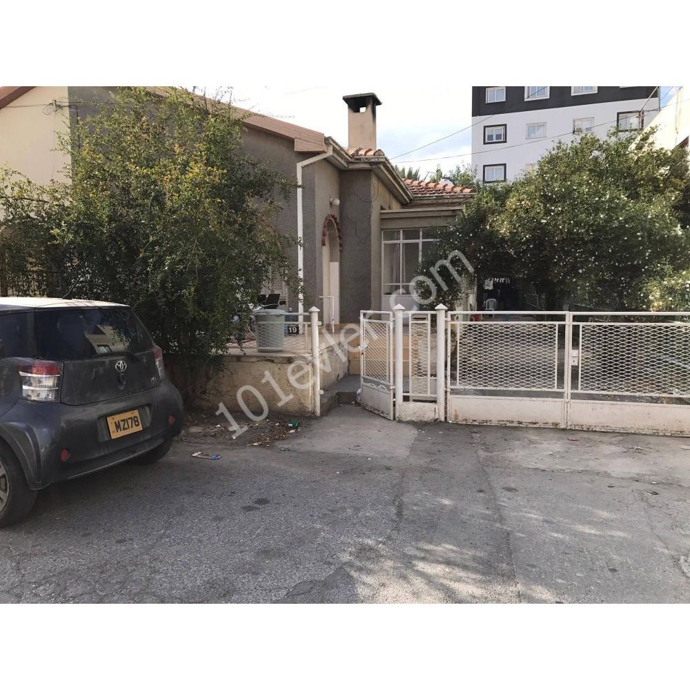 Residential Zoned Plot For Sale in Küçük Kaymaklı, Nicosia