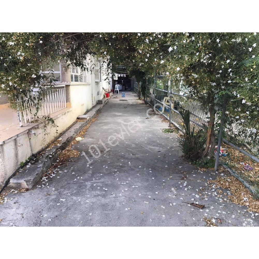 Residential Zoned Plot For Sale in Küçük Kaymaklı, Nicosia