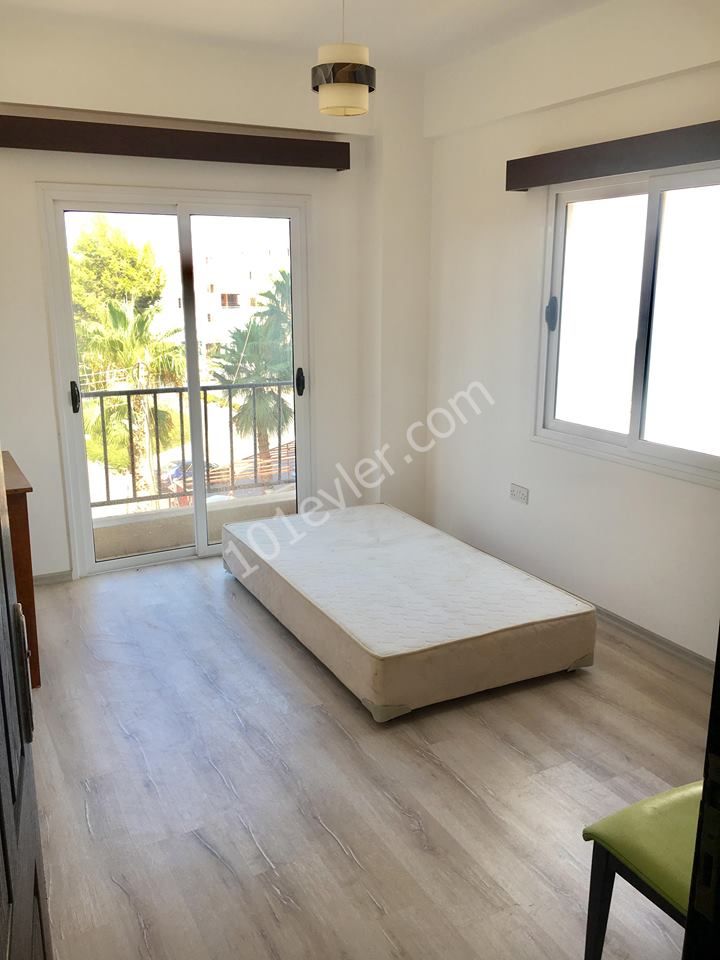 MAĞUSA ŞEHİR MERKEZİNDE SATILIK 2+1 DAİRE 