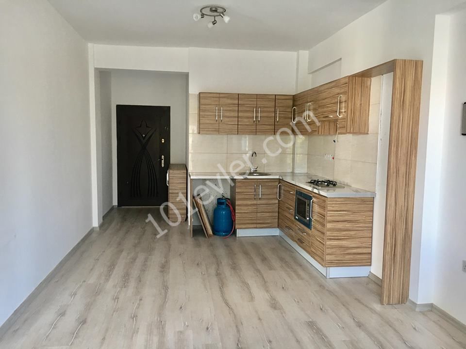 2+1 WOHNUNG ZUM VERKAUF IM STADTZENTRUM VON FAMAGUSTA ** 