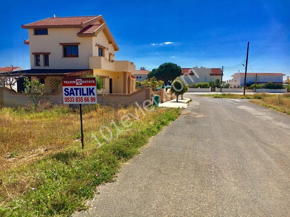 GRUNDSTÜCK ZUM VERKAUF IN GEHWEITE ZUM MEER AM PIER BOSPORUS ** 