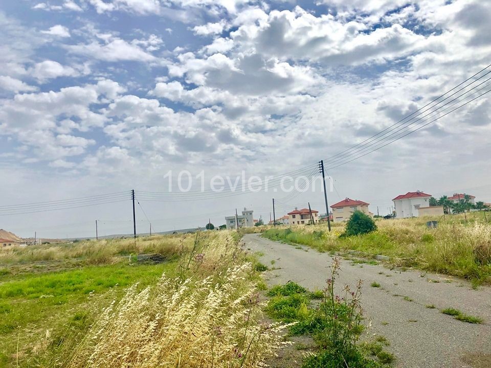 GRUNDSTÜCK ZUM VERKAUF GEEIGNET FÜR DEN BAU EINER VILLA AM PIER BOSPORUS ** 