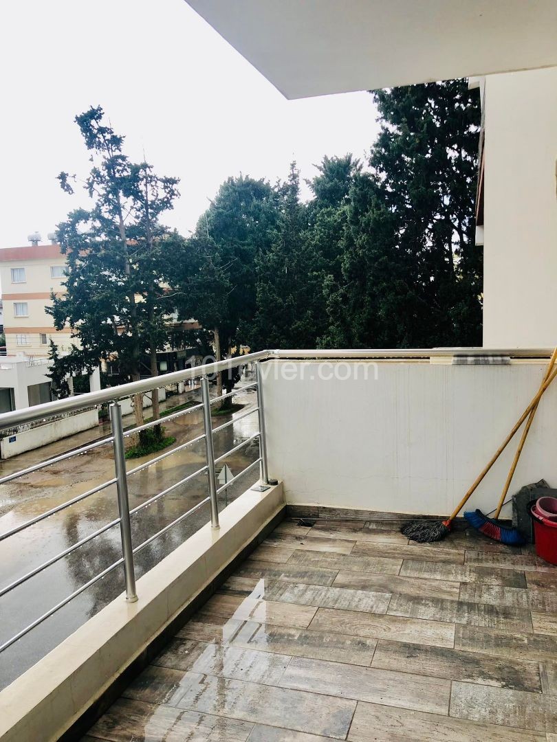 MAĞUSA ŞEHİR MERKEZİNDE SATILIK 2+1 DAİRE 