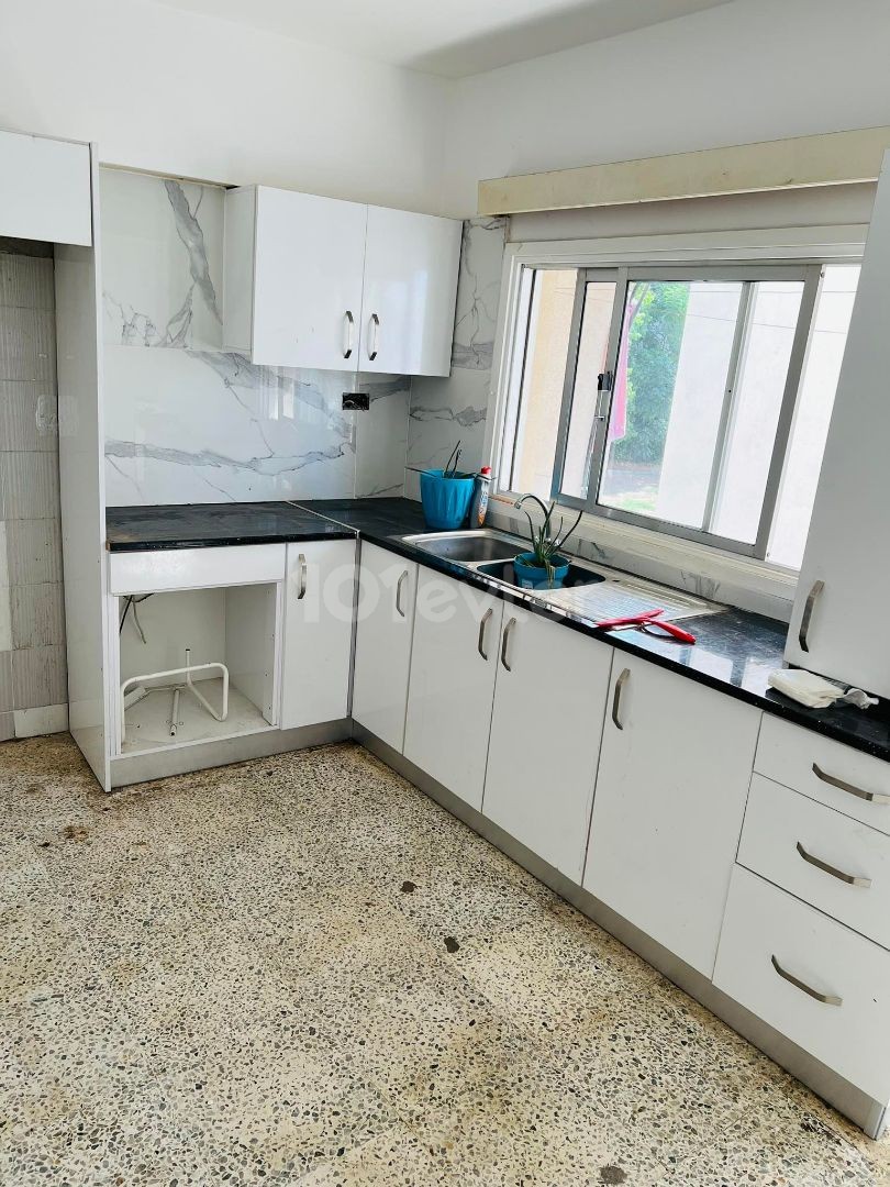 MAĞUSA ŞEHİR MERKEZİNDE SATILIK 3+1 DAİRE 