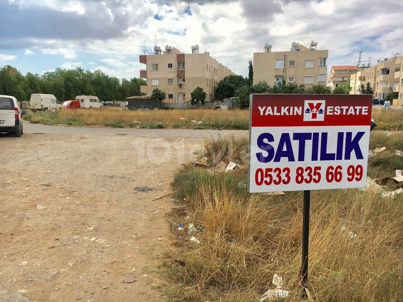 MAĞUSA ŞEHİR MERKEZİNDE APARTMAN YAPIMINA UYGUN SATILIK ARSA 