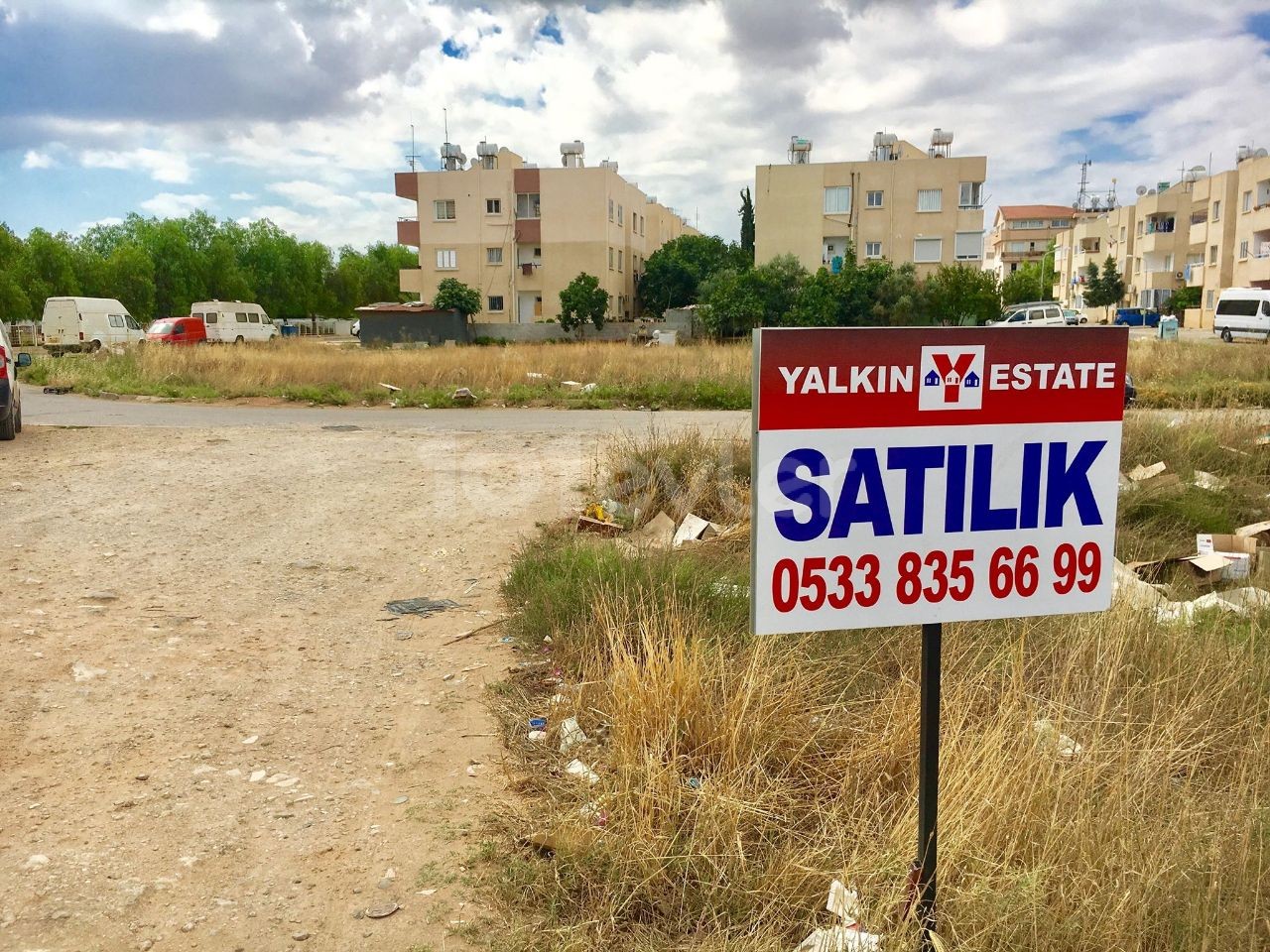 MAĞUSA ŞEHİR MERKEZİNDE APARTMAN YAPIMINA UYGUN SATILIK ARSA 