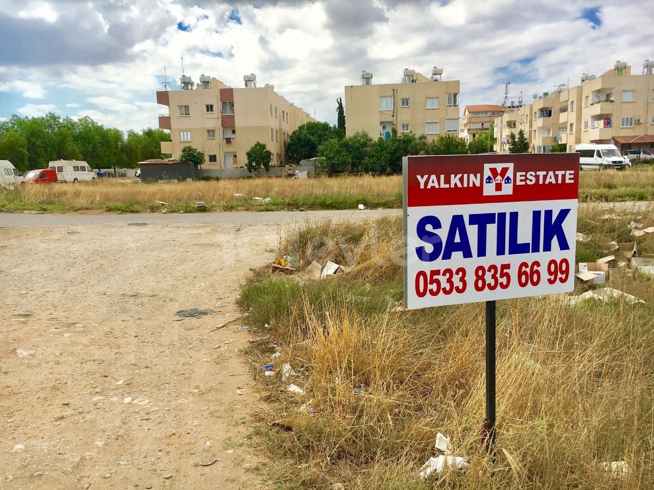 MAĞUSA ŞEHİR MERKEZİNDE APARTMAN YAPIMINA UYGUN SATILIK ARSA 