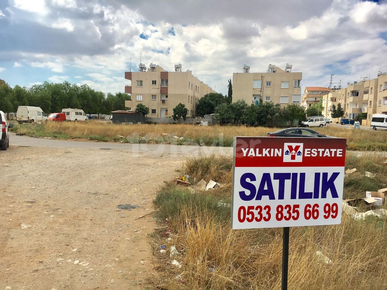 MAĞUSA ŞEHİR MERKEZİNDE APARTMAN YAPIMINA UYGUN SATILIK ARSA 