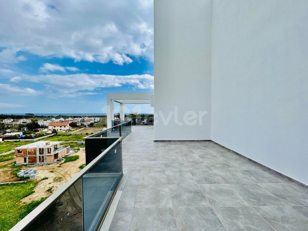 2+1 BRANDNEUE LUXUS-PENTHOUSE ZUM VERKAUF IN YENIBOĞAZİÇI MIT HERRLICHEM MEERBLICK 